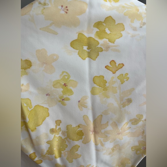 Charlie Holiday white and yellow floral bikini - Picture 5 of 5